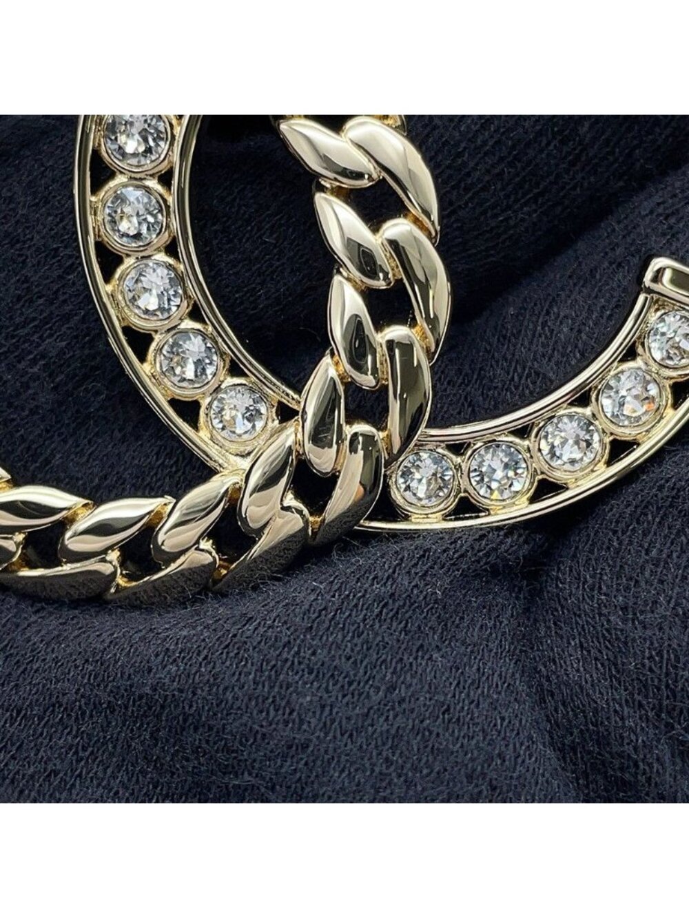 Brooch CC Logo Chain Rhinestone - Picture 6 of 9